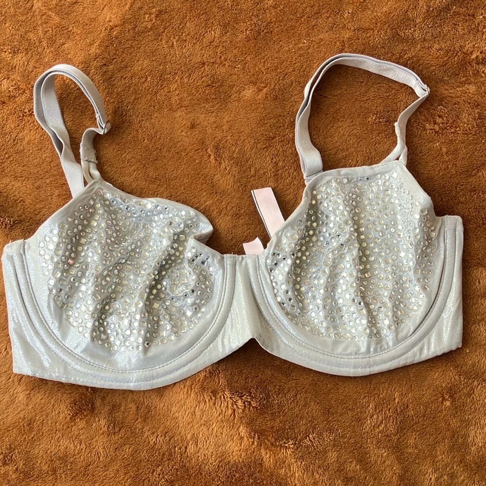 Victoria’s Secret jeweled bra size 32DD worn once like new all jewels intact
